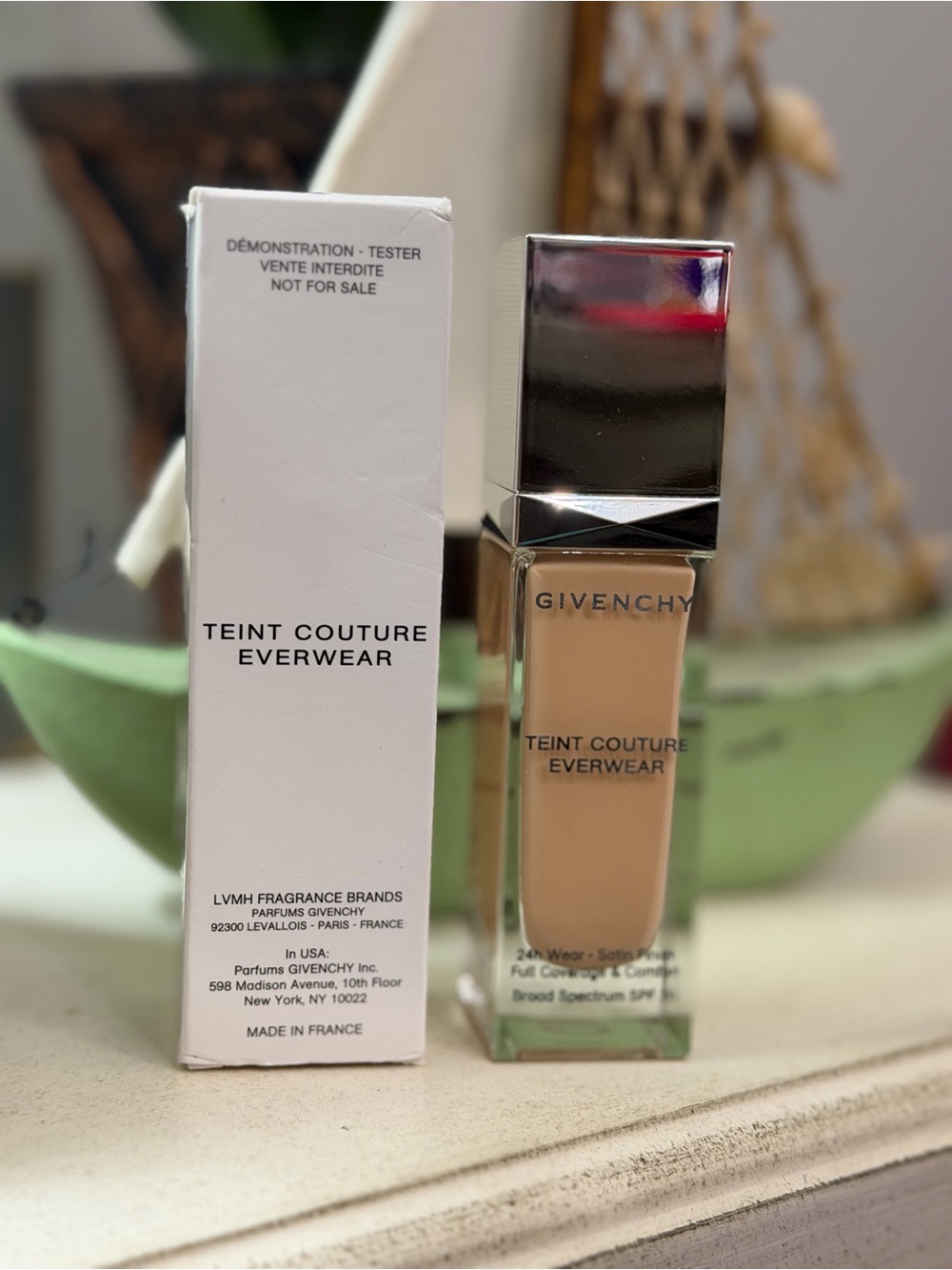 Givenchy Teint Couture Everwear Liquid Foundation - Satin Finish - Picture 3 of 6